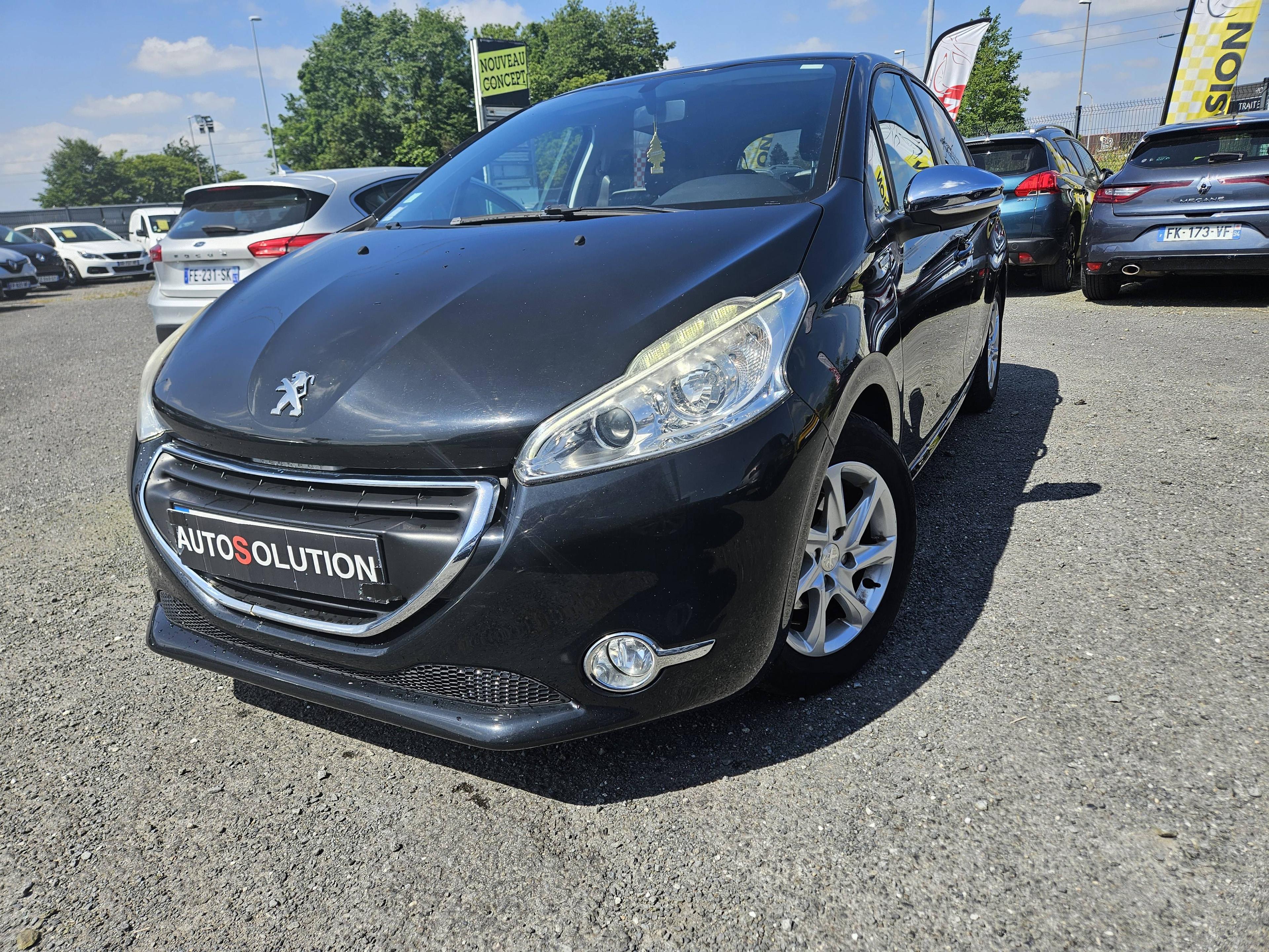 PEUGEOT 208