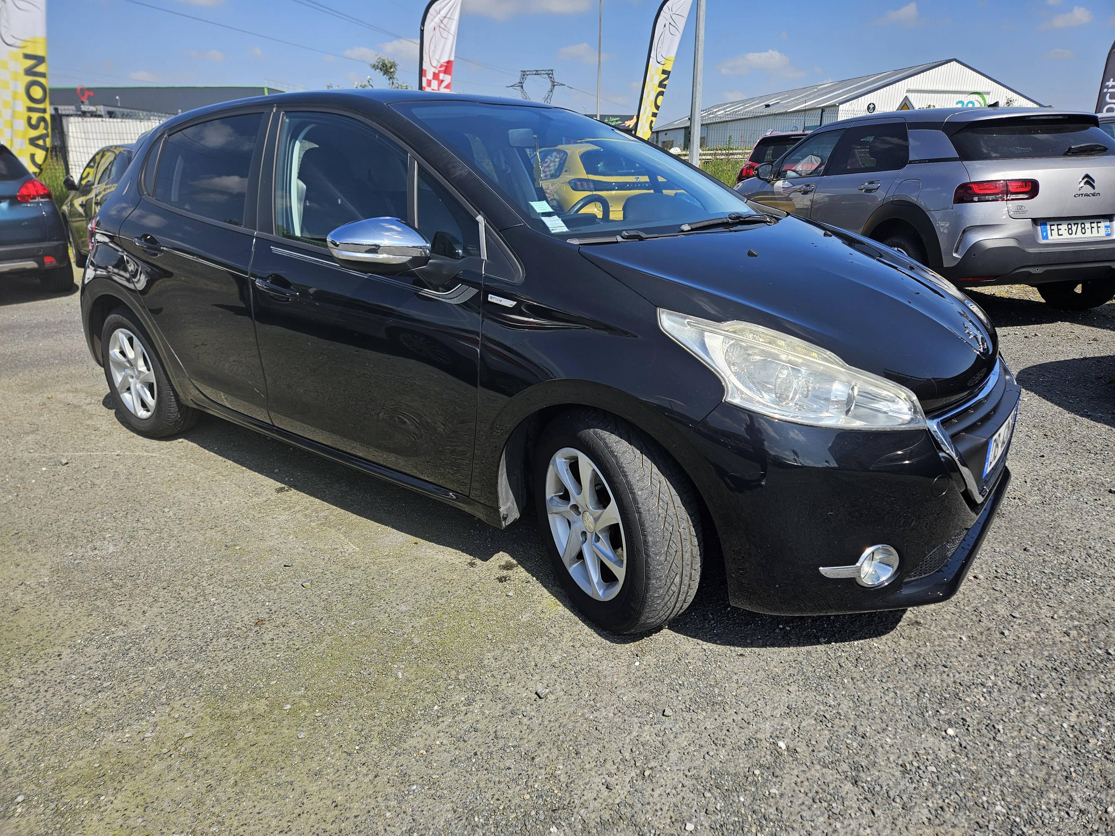 PEUGEOT 208