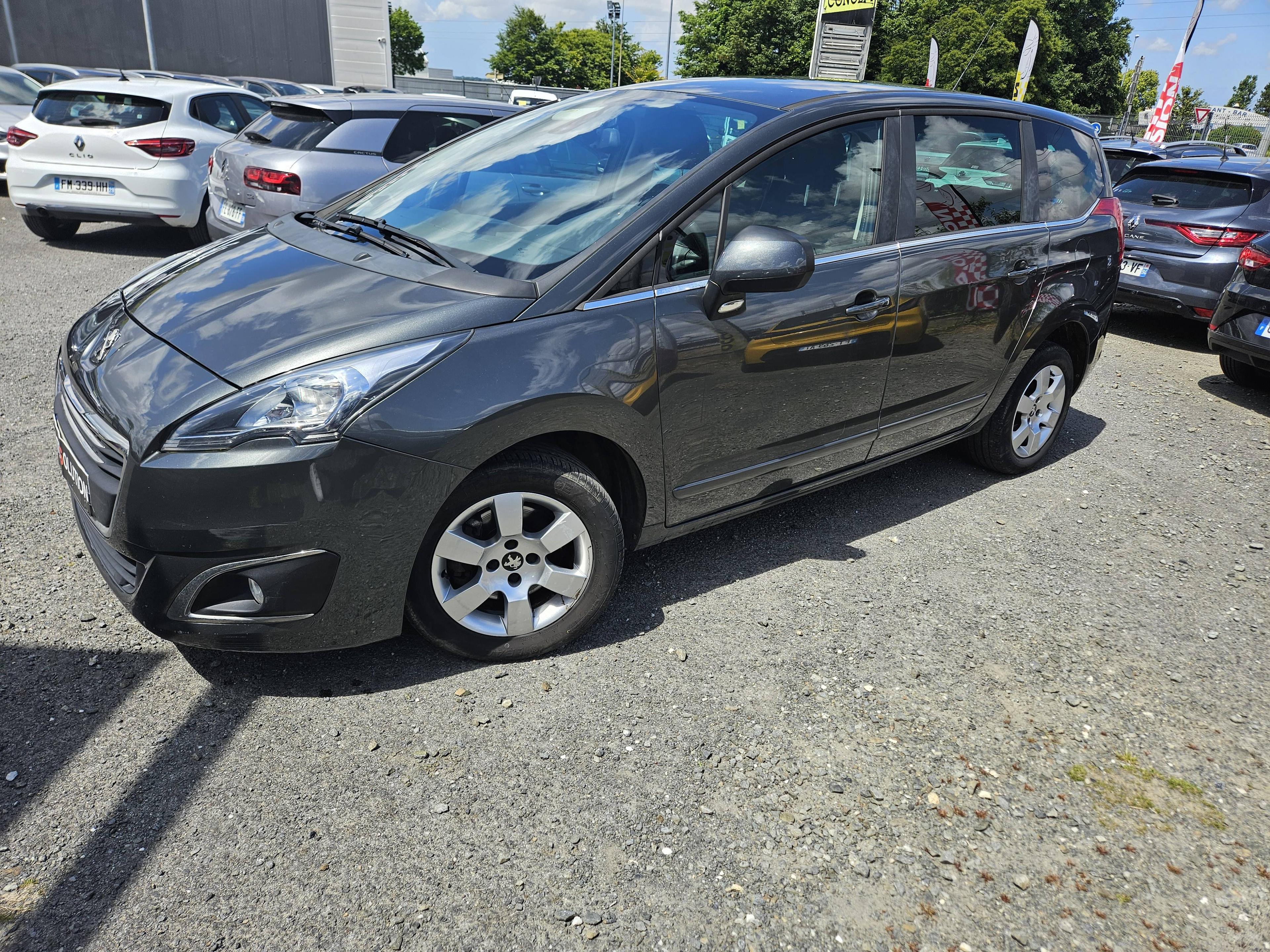 PEUGEOT 5008