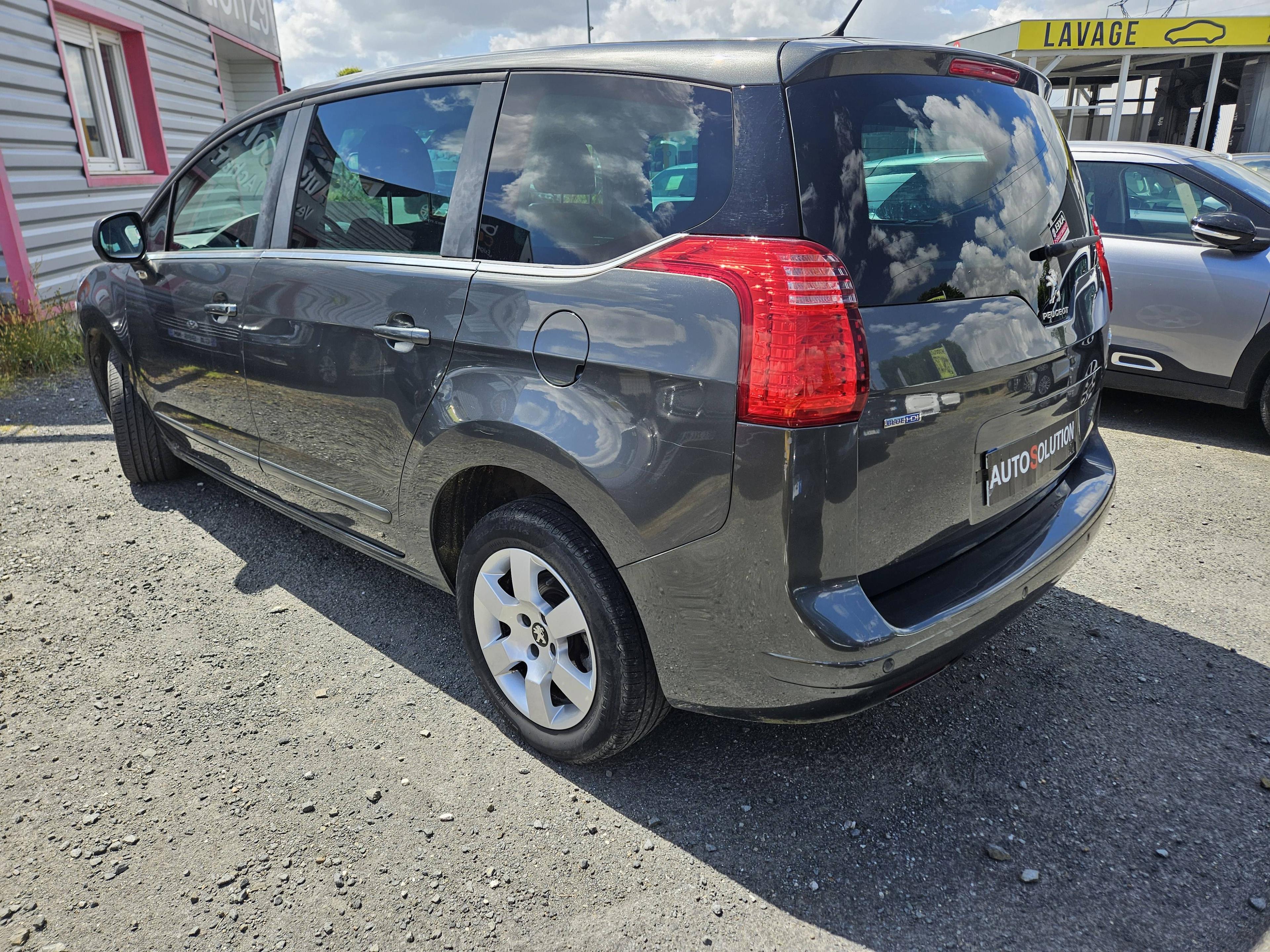 PEUGEOT 5008