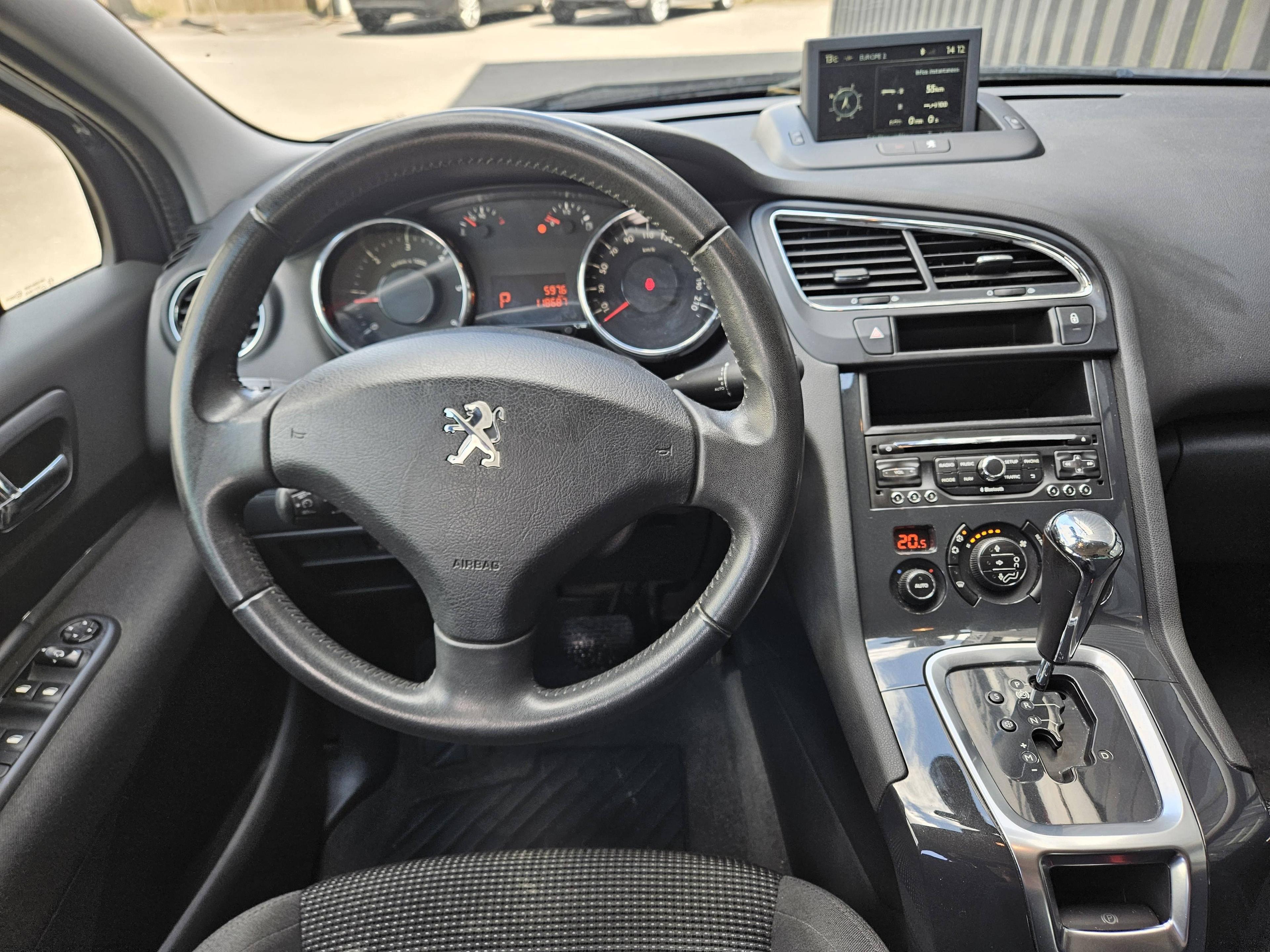 PEUGEOT 5008