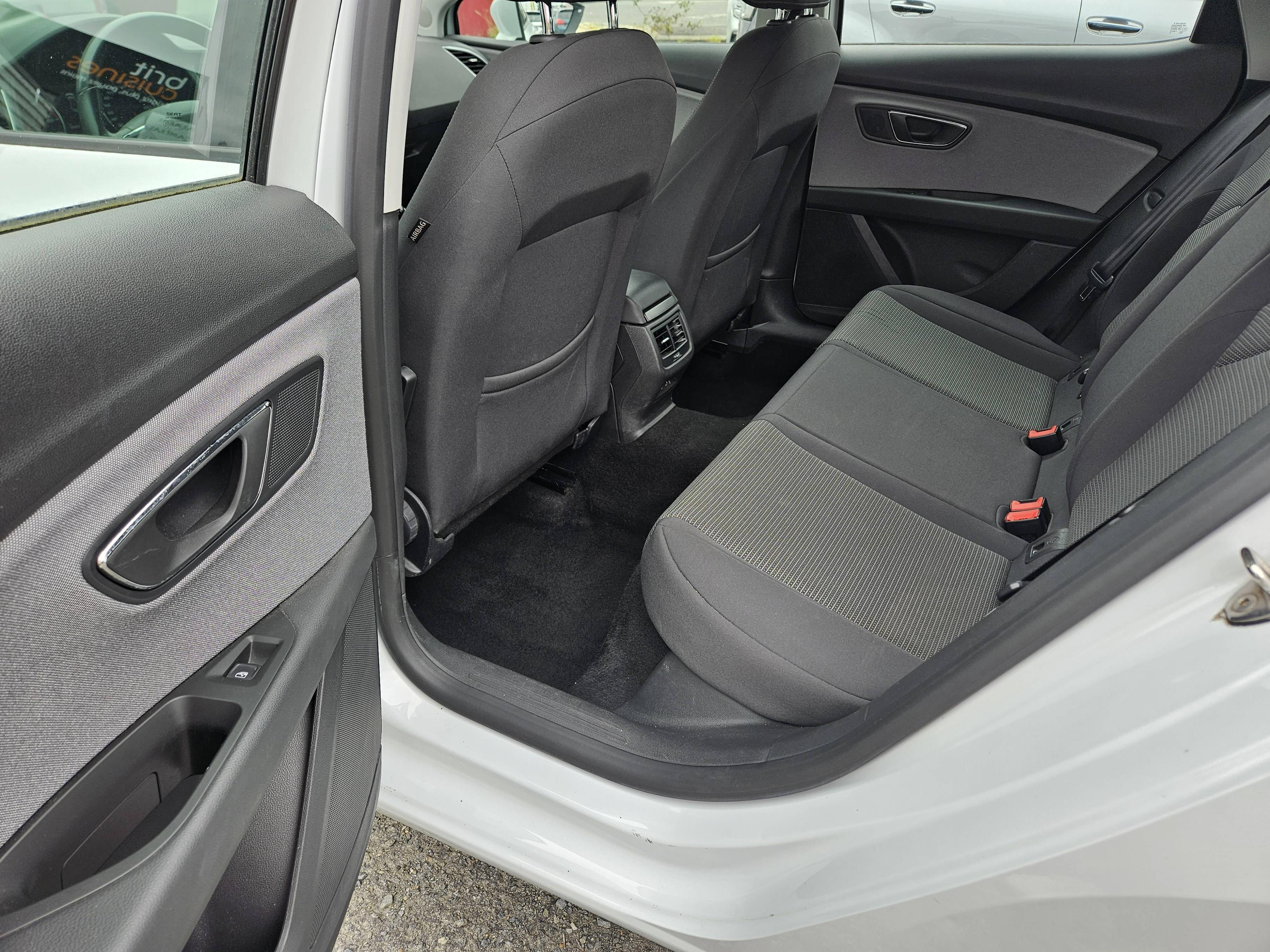 SEAT LEON