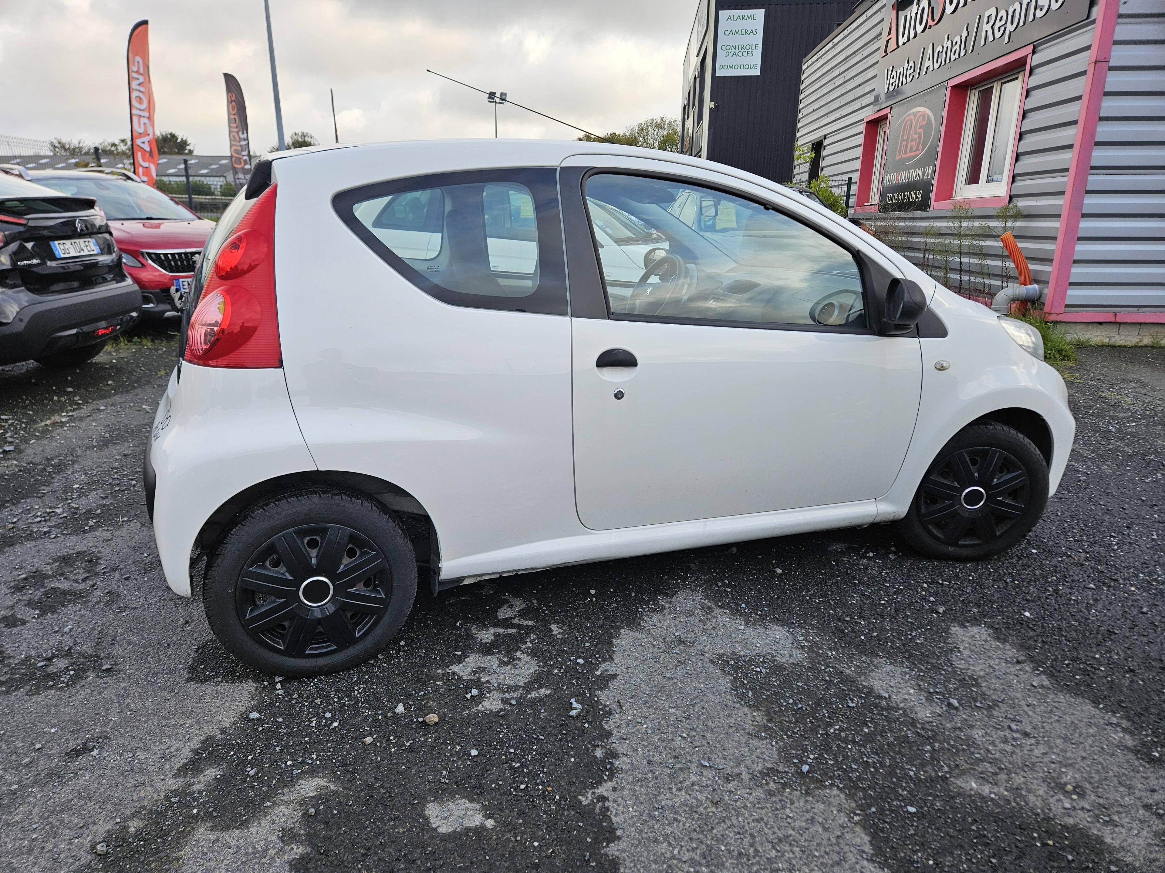 PEUGEOT 107