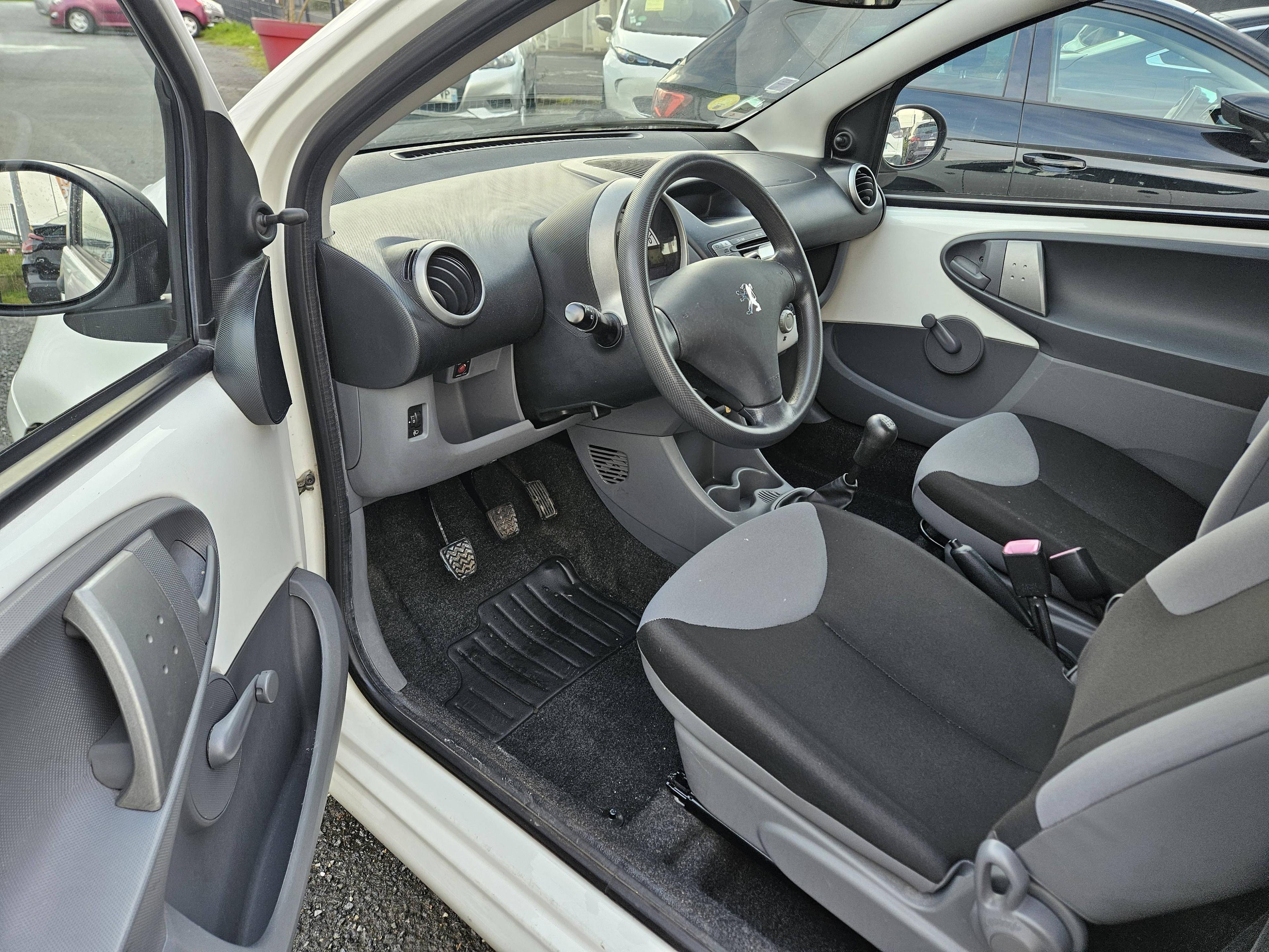 PEUGEOT 107