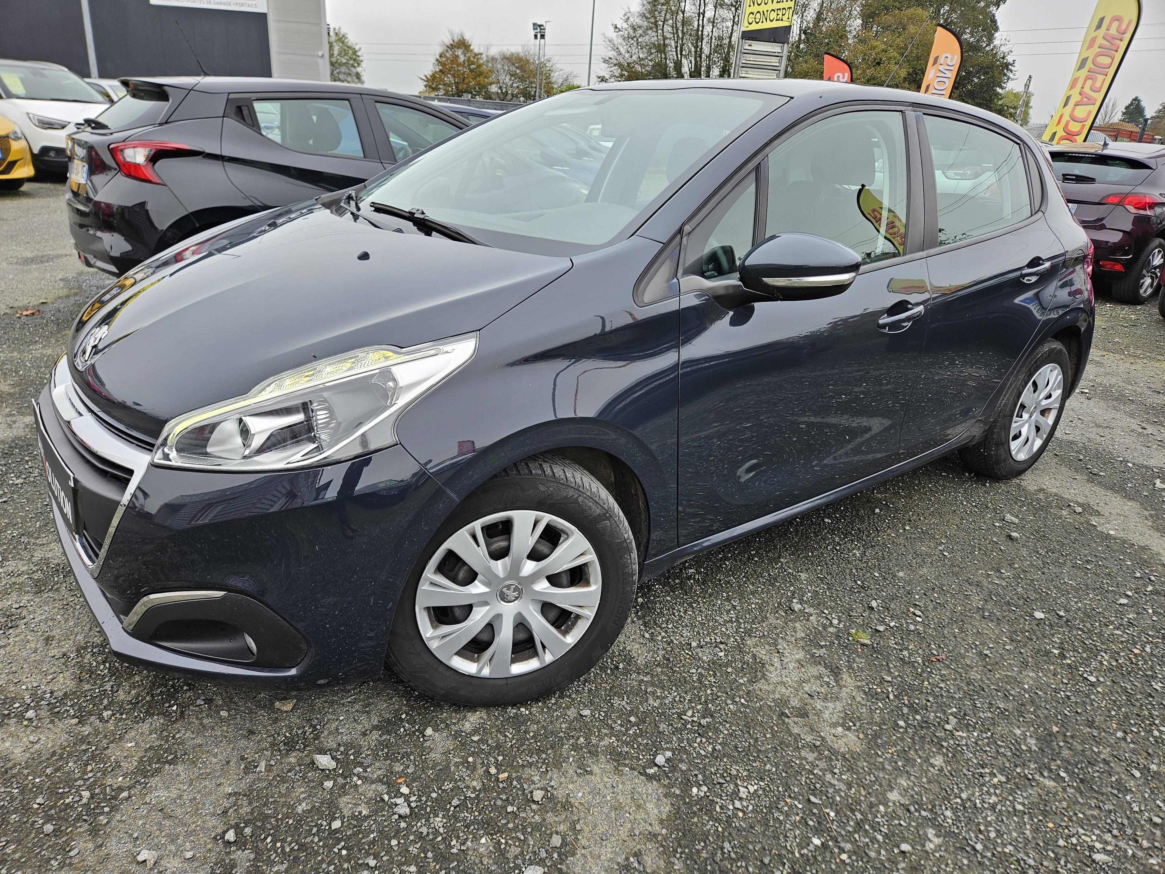 PEUGEOT 208