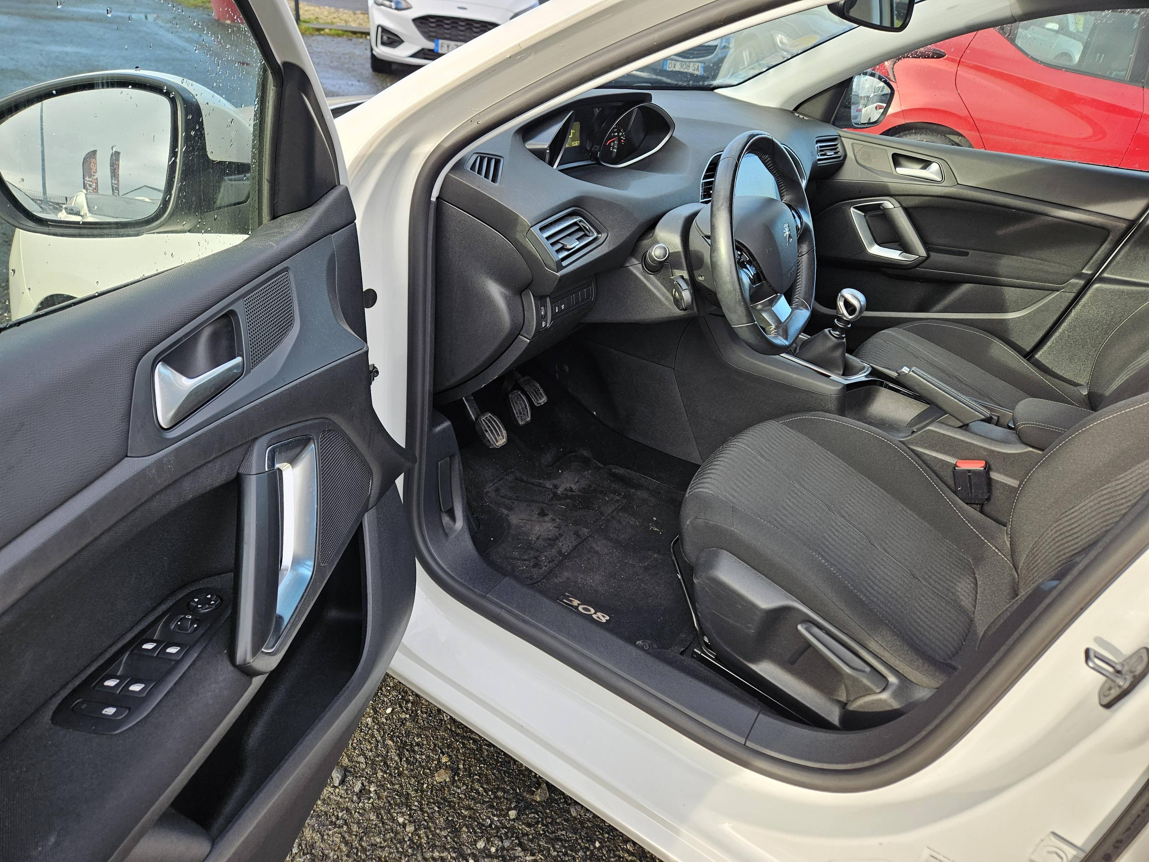 PEUGEOT 308