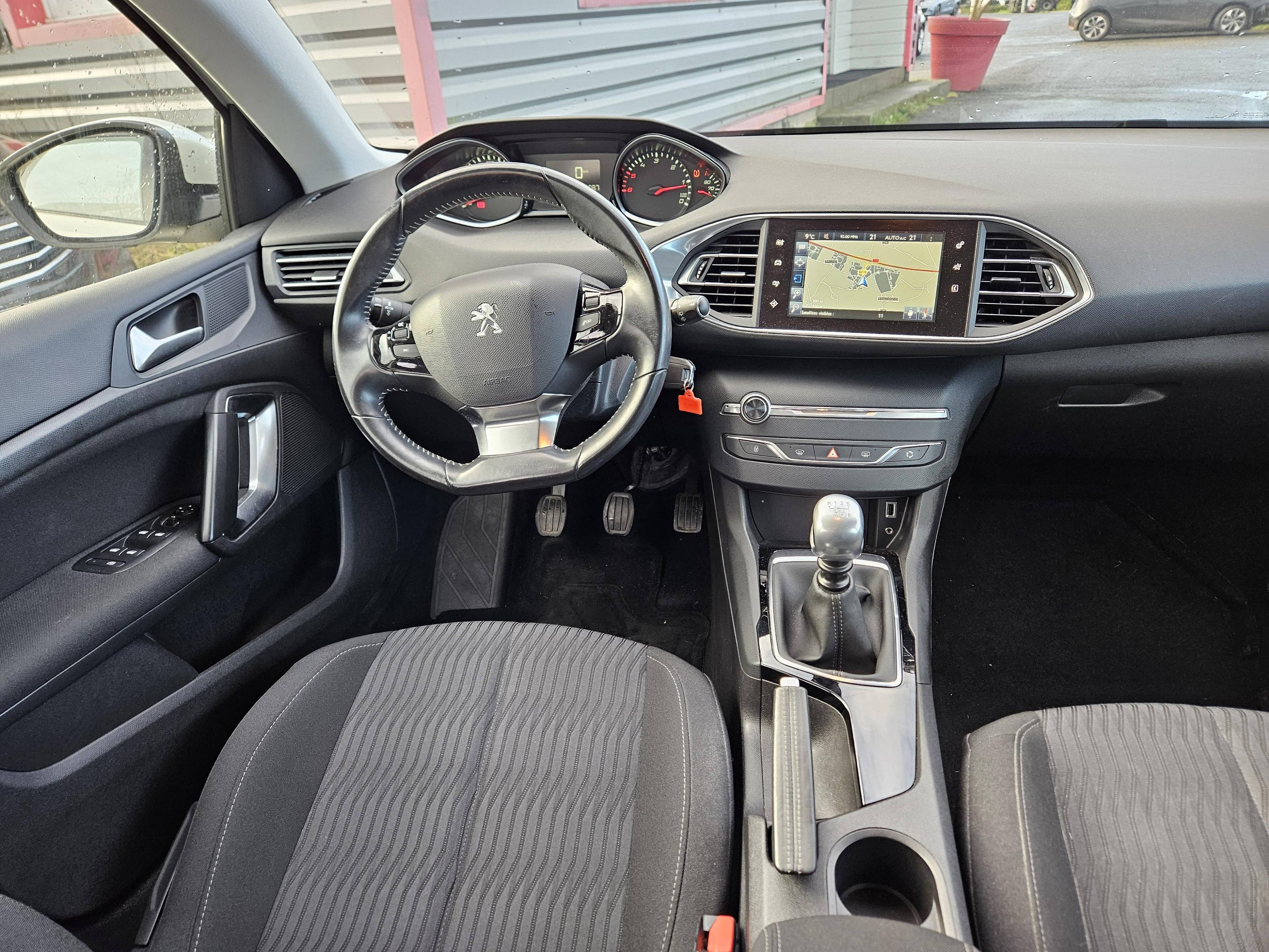 PEUGEOT 308