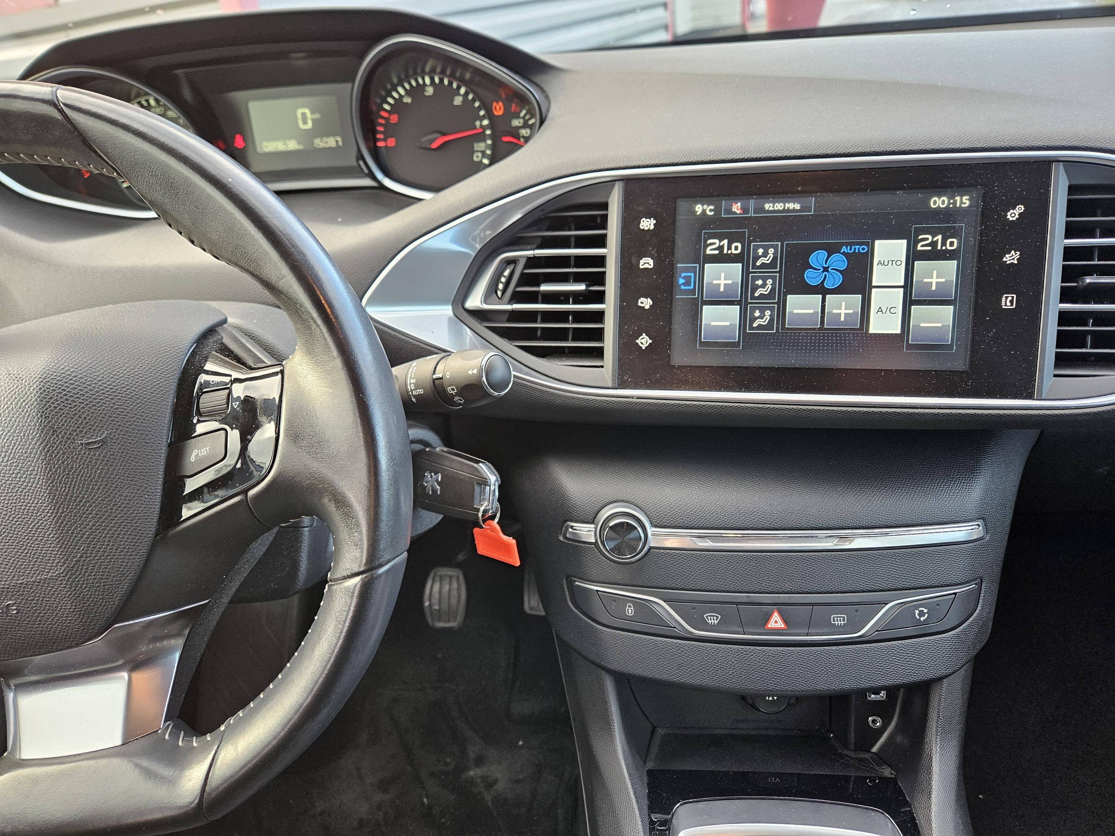 PEUGEOT 308