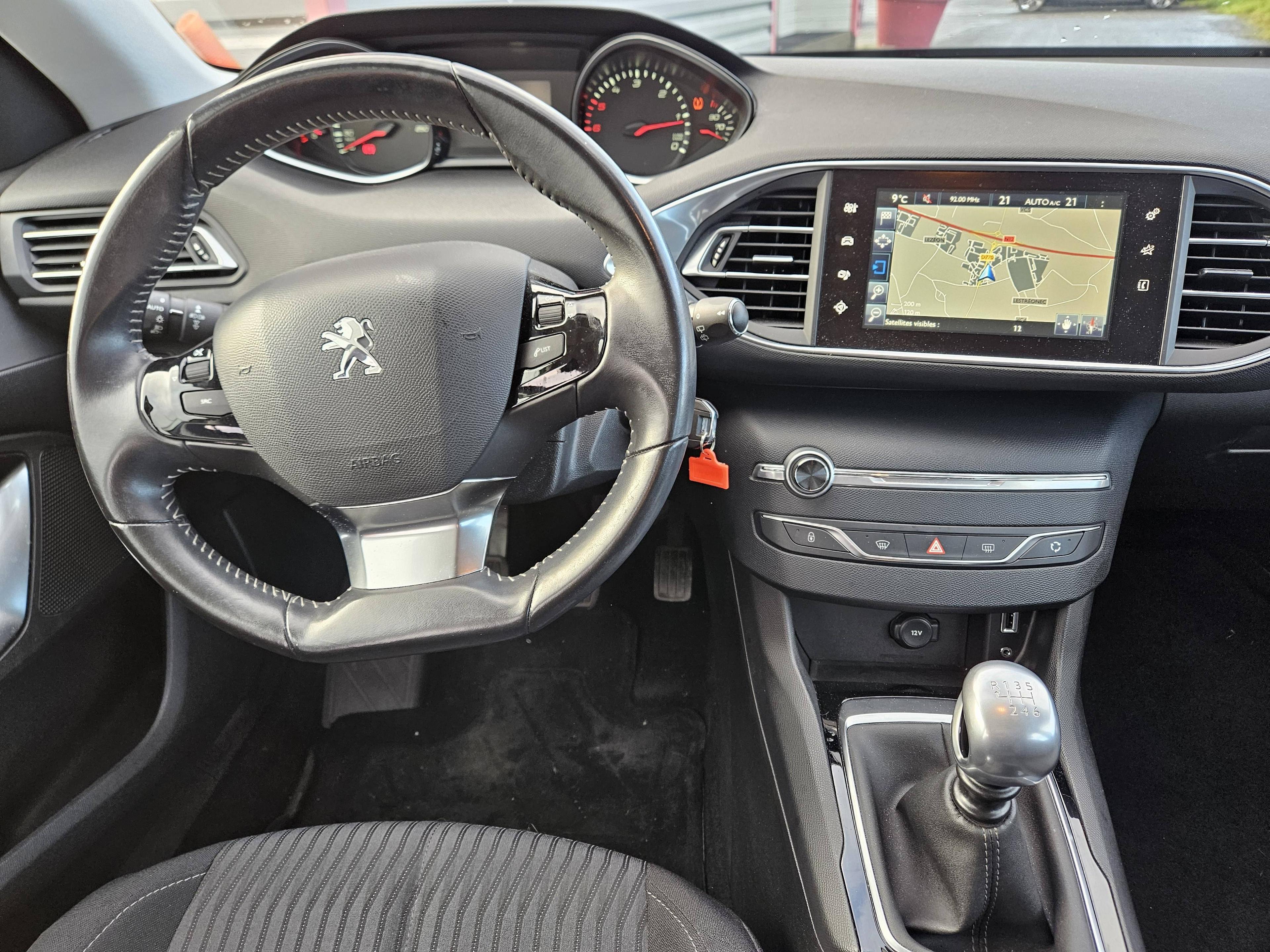 PEUGEOT 308