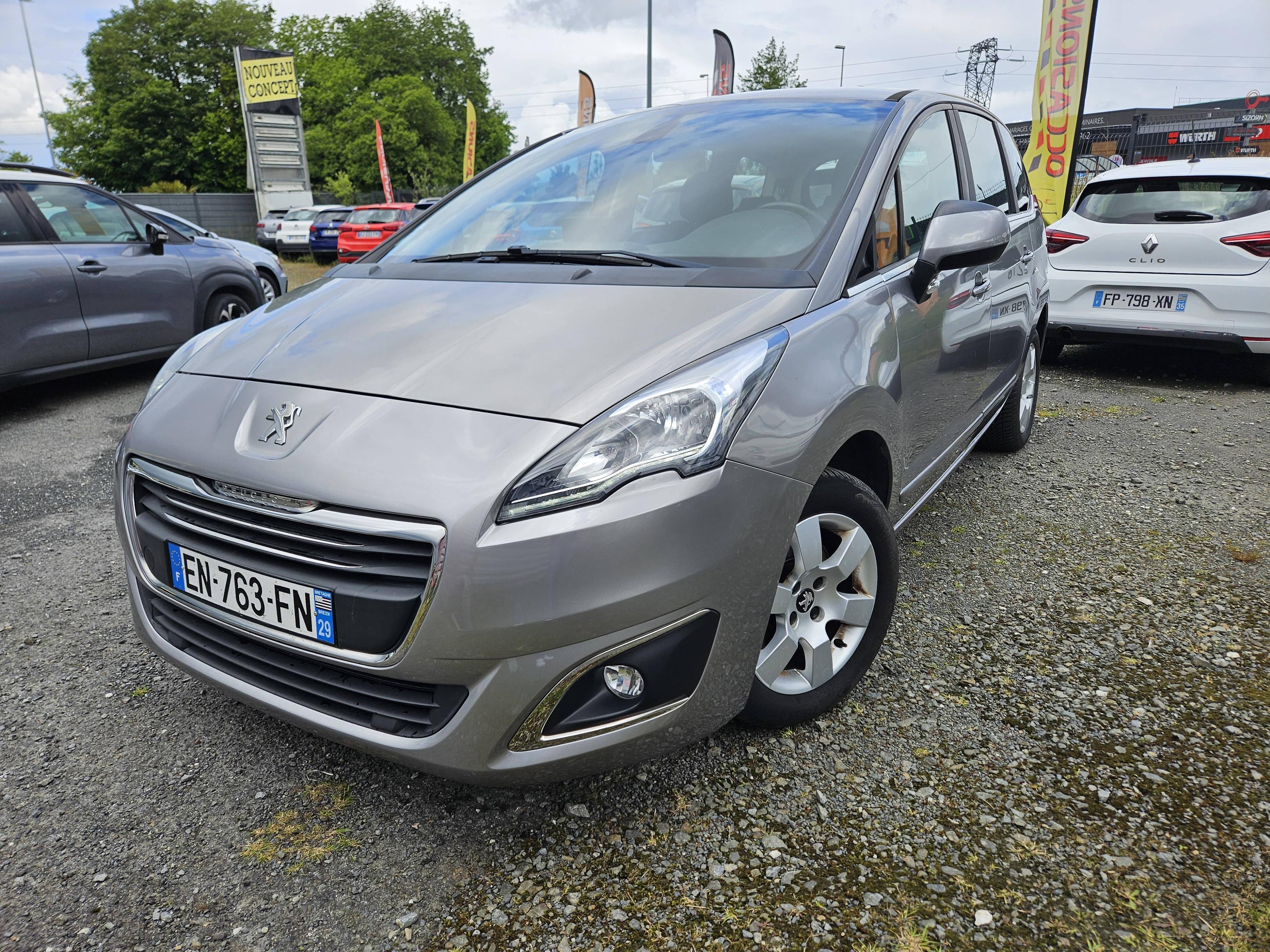 PEUGEOT 5008