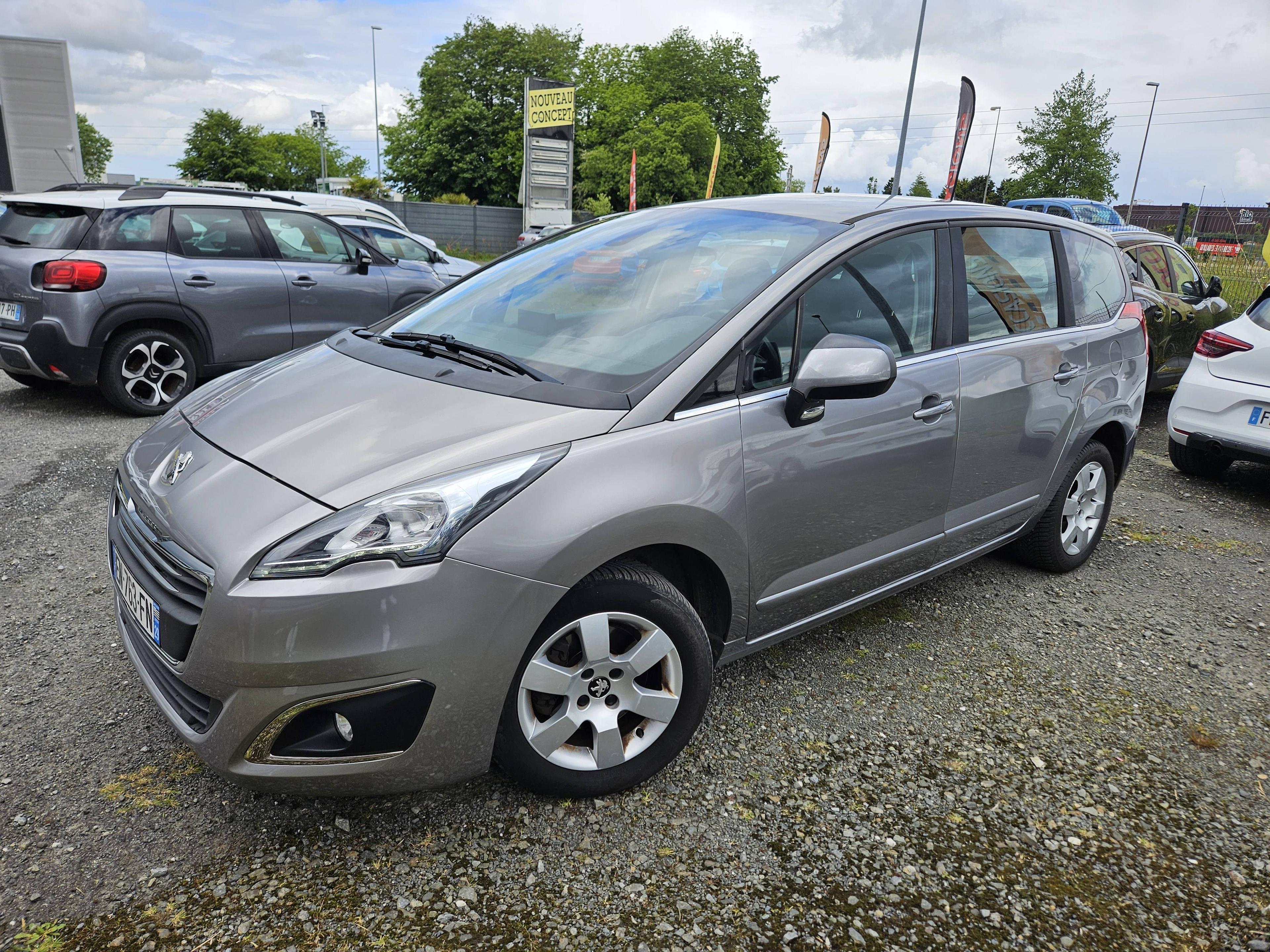 PEUGEOT 5008