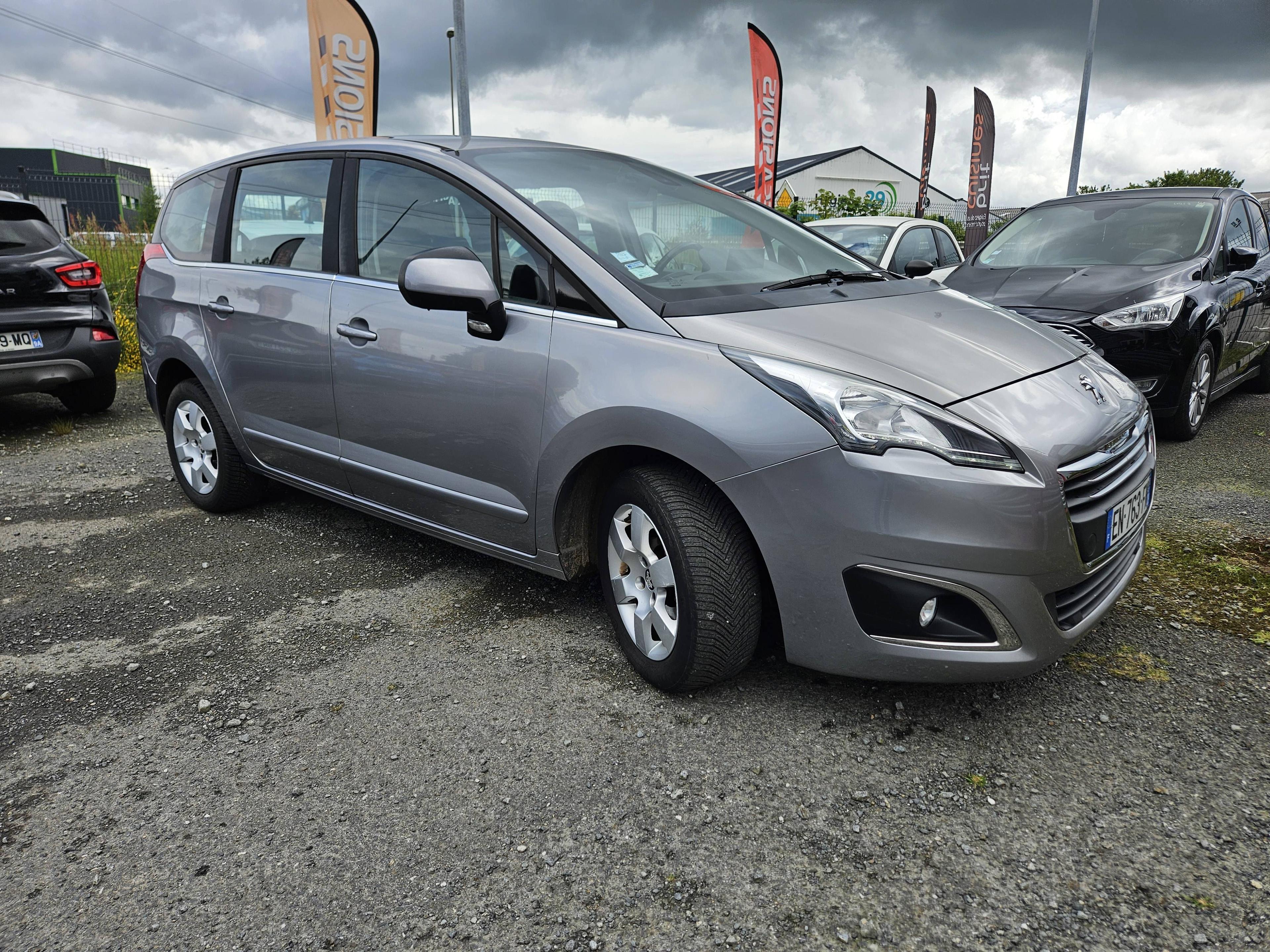 PEUGEOT 5008