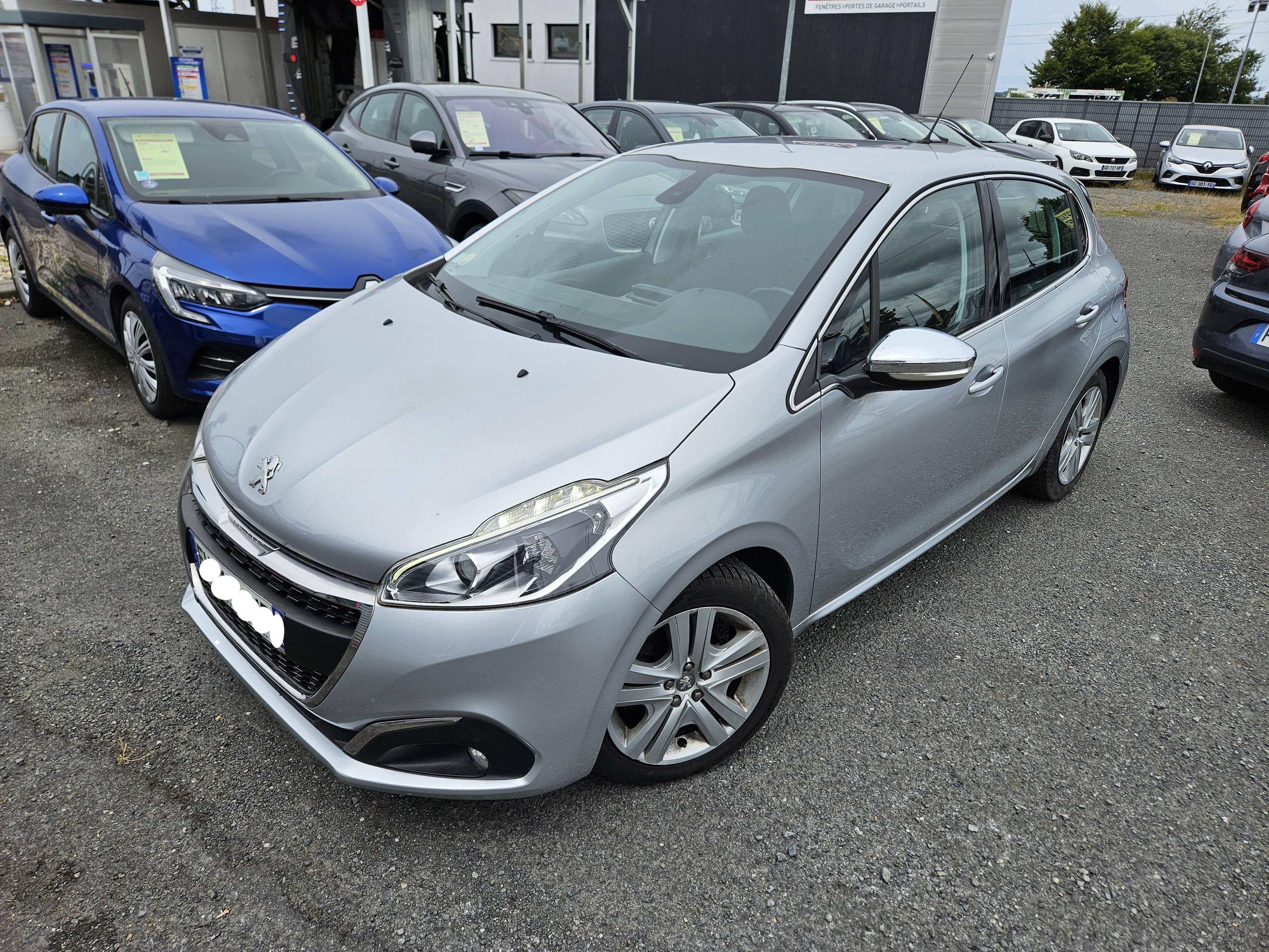 PEUGEOT 208