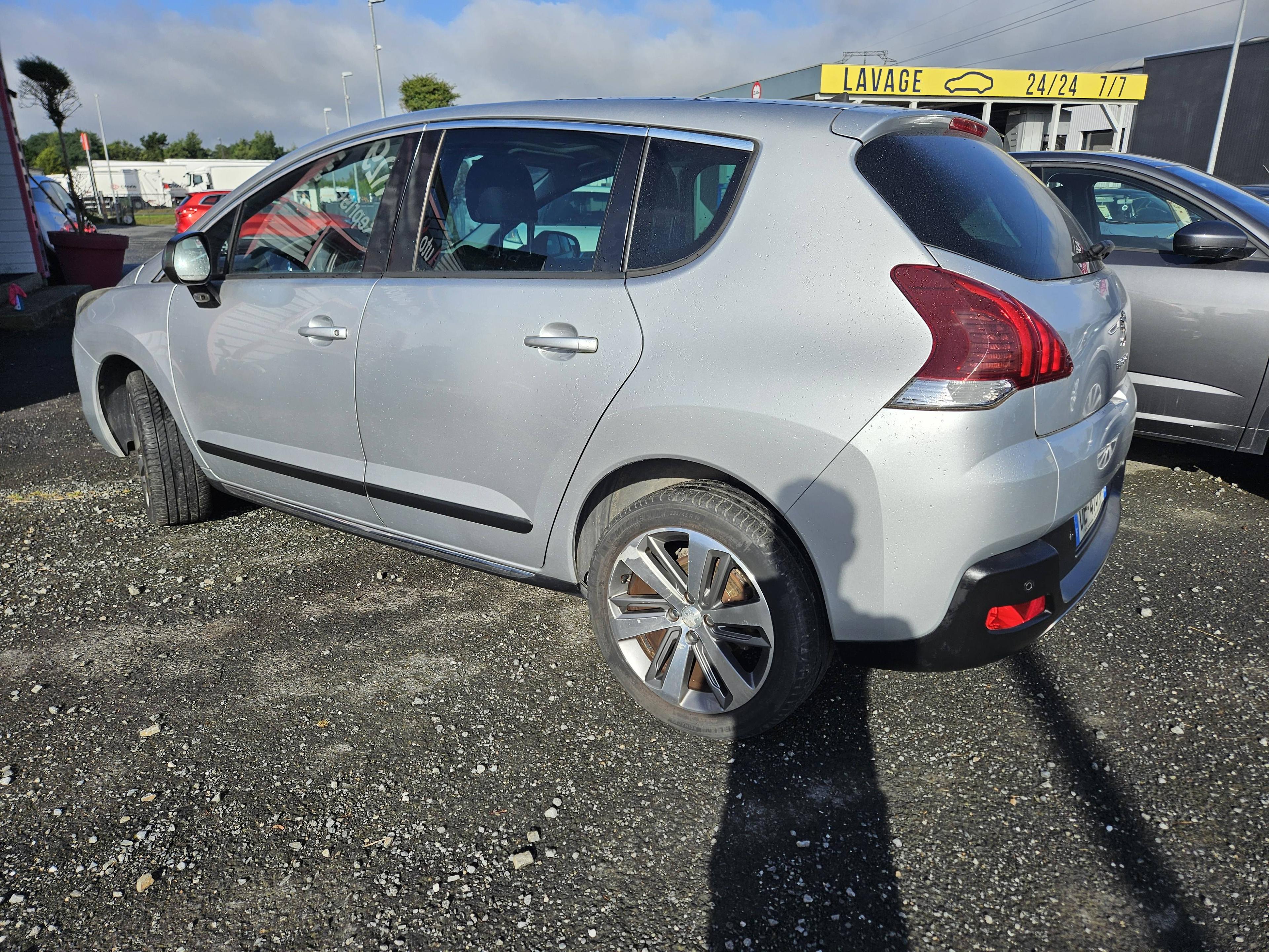 PEUGEOT 3008