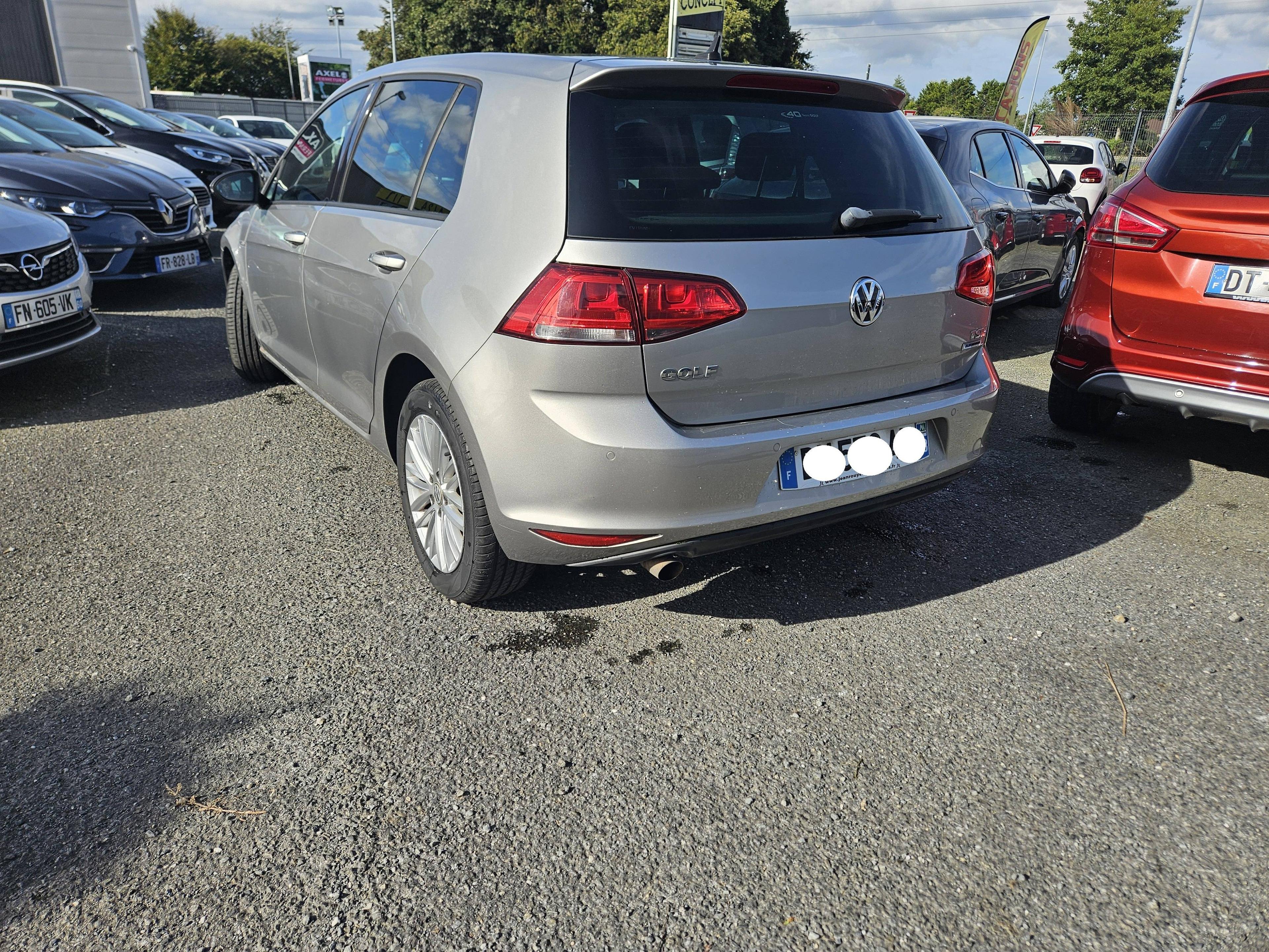 VOLKSWAGEN GOLF