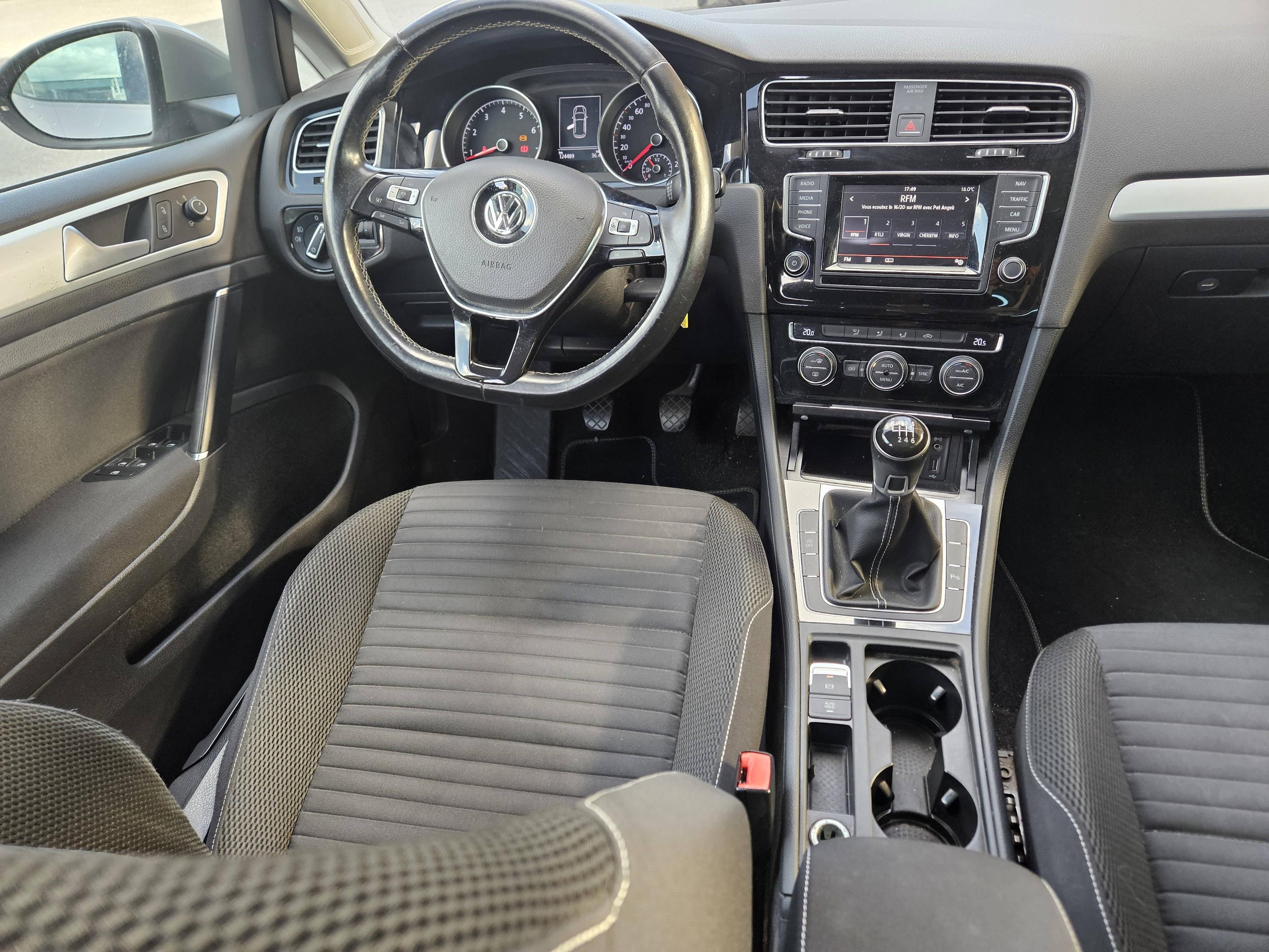 VOLKSWAGEN GOLF