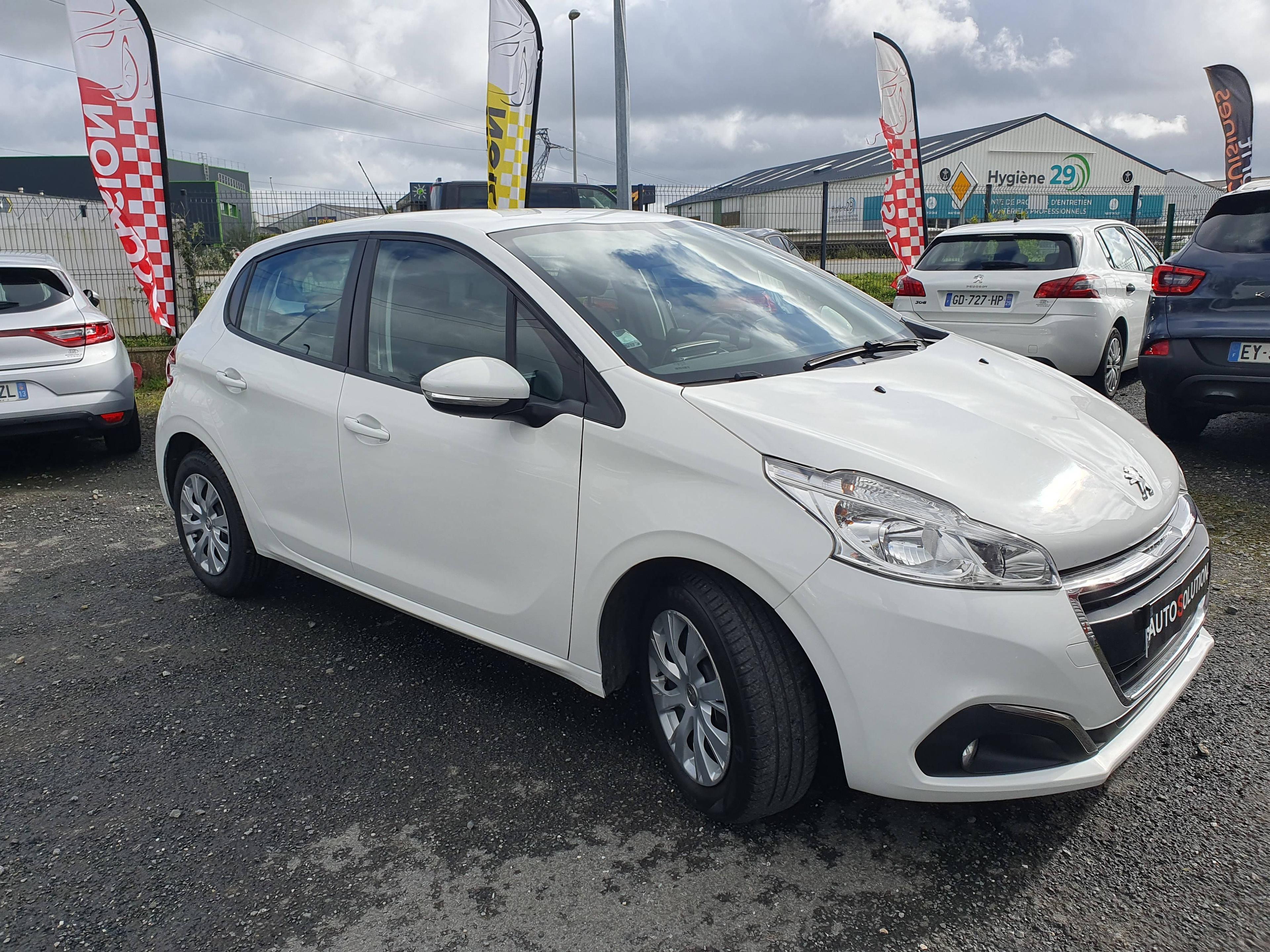PEUGEOT 208
