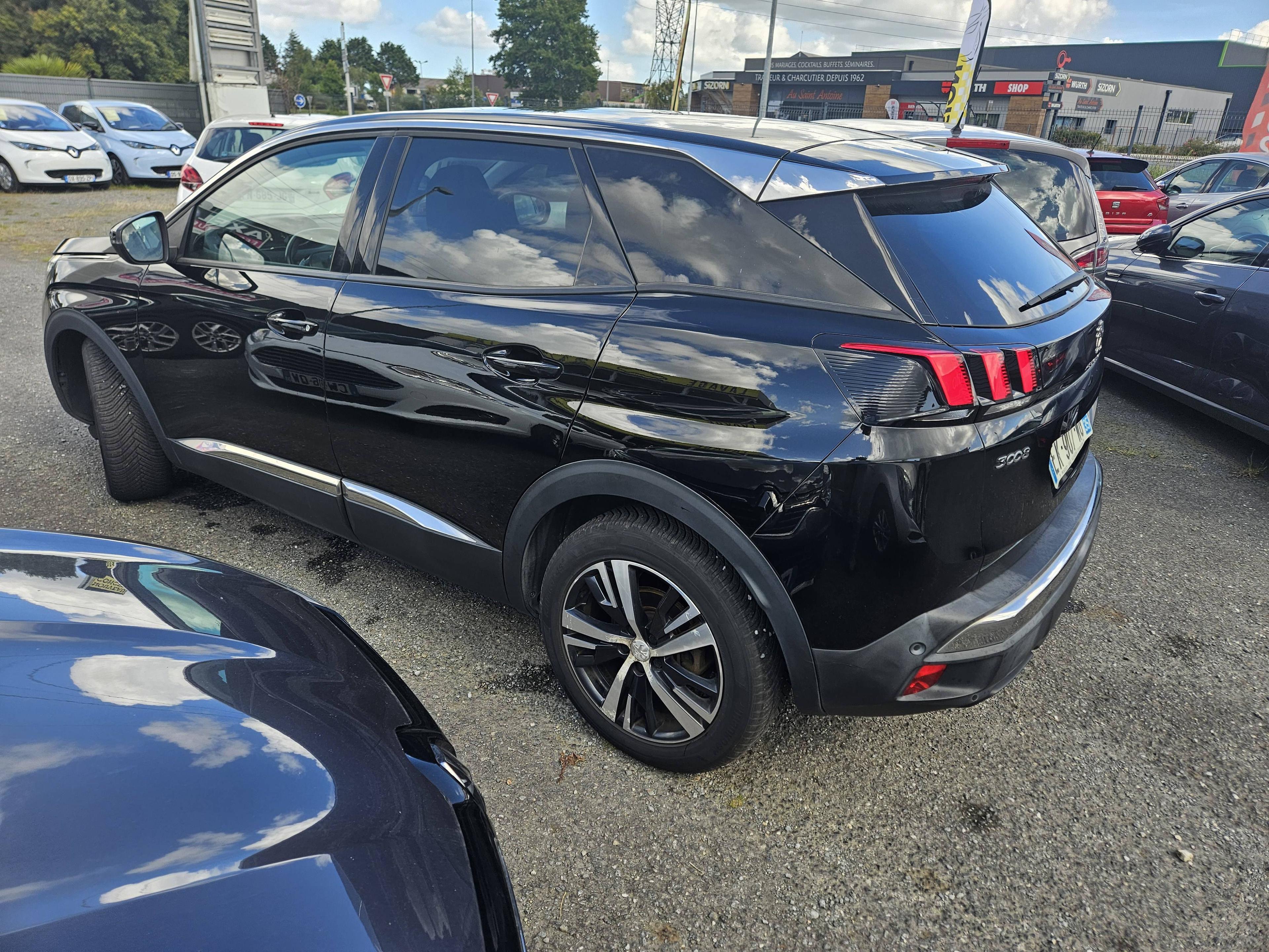 PEUGEOT 3008