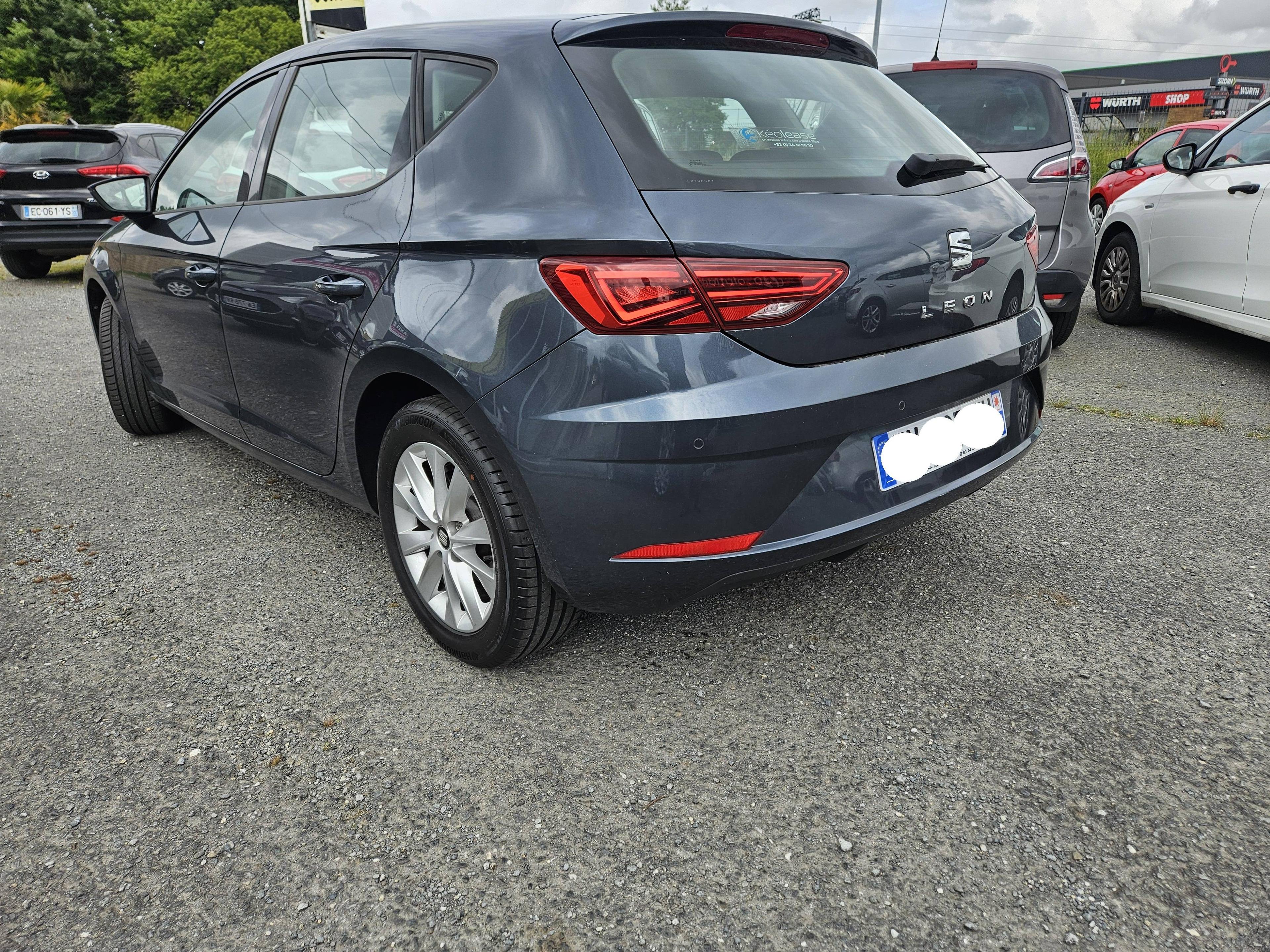 SEAT LEON