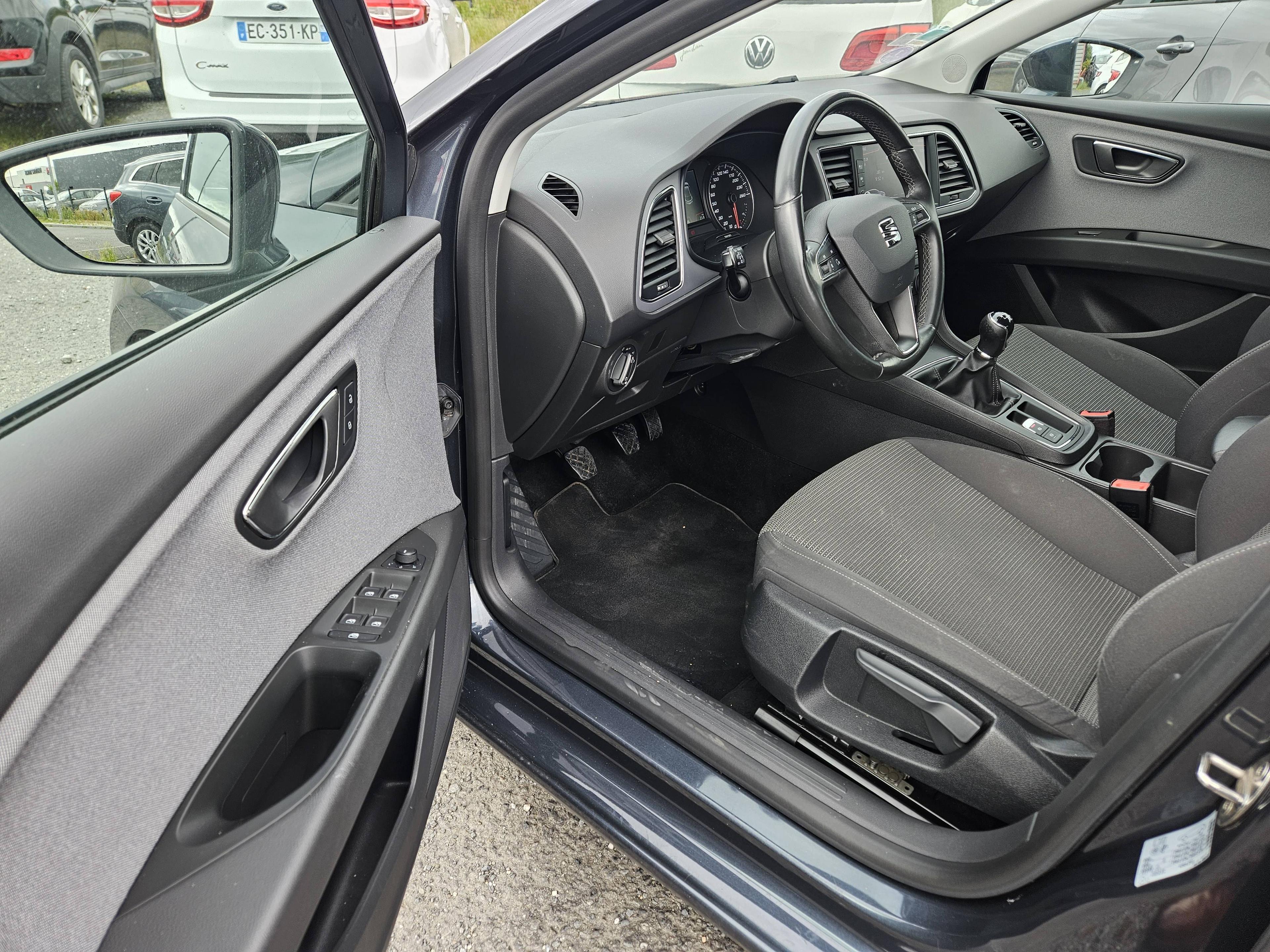SEAT LEON