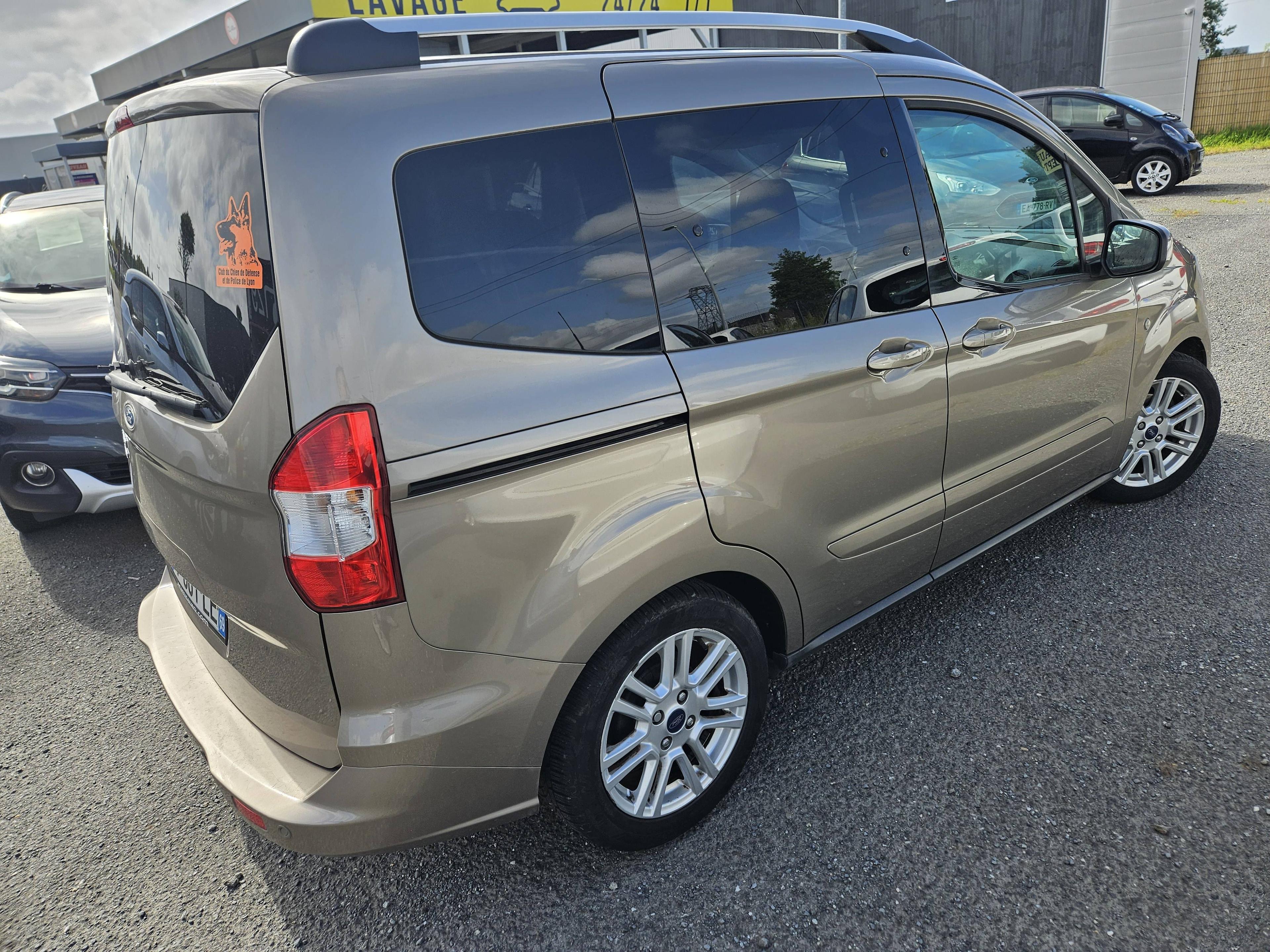 FORD TOURNÉO COURIER