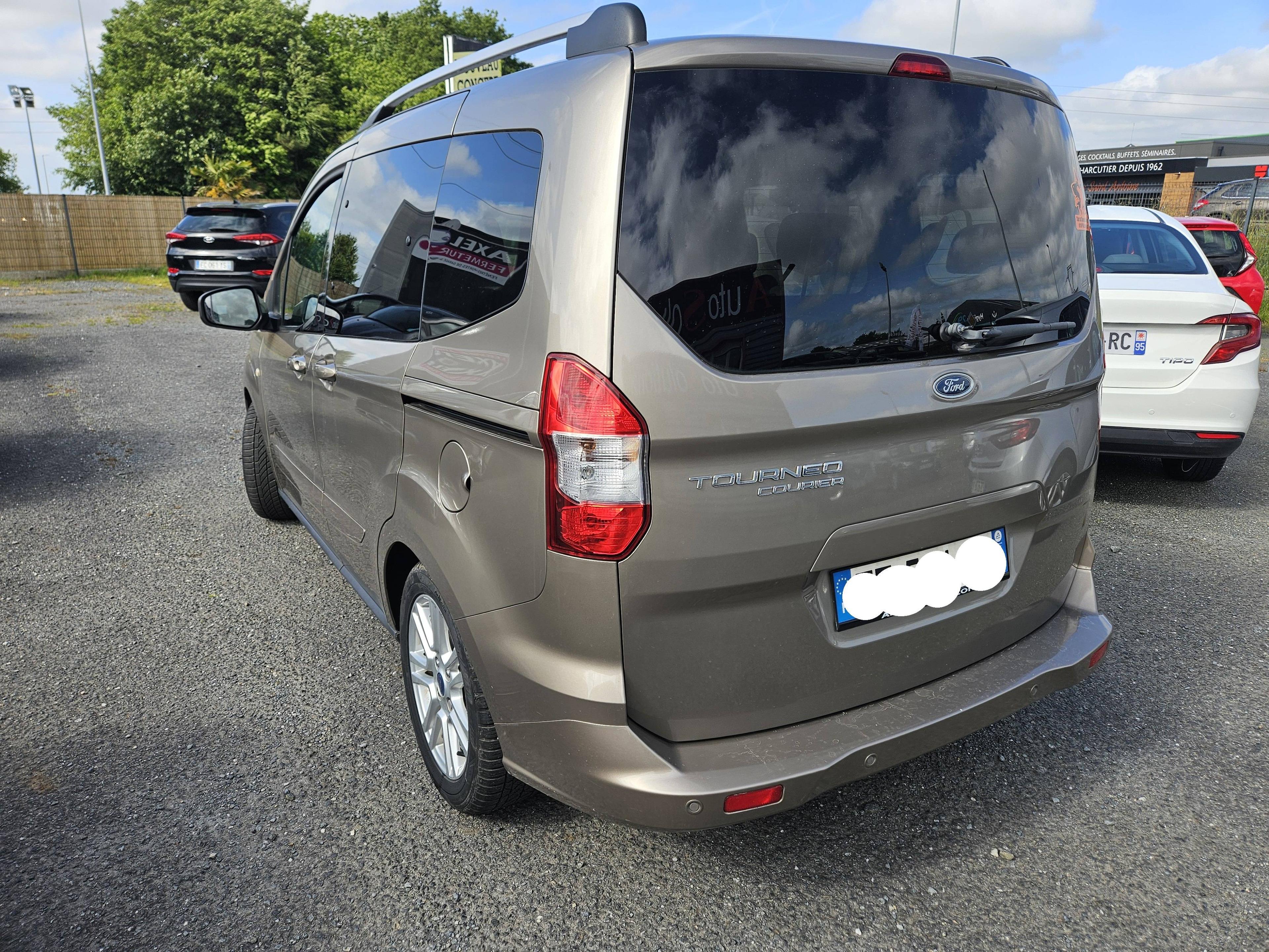 FORD TOURNÉO COURIER