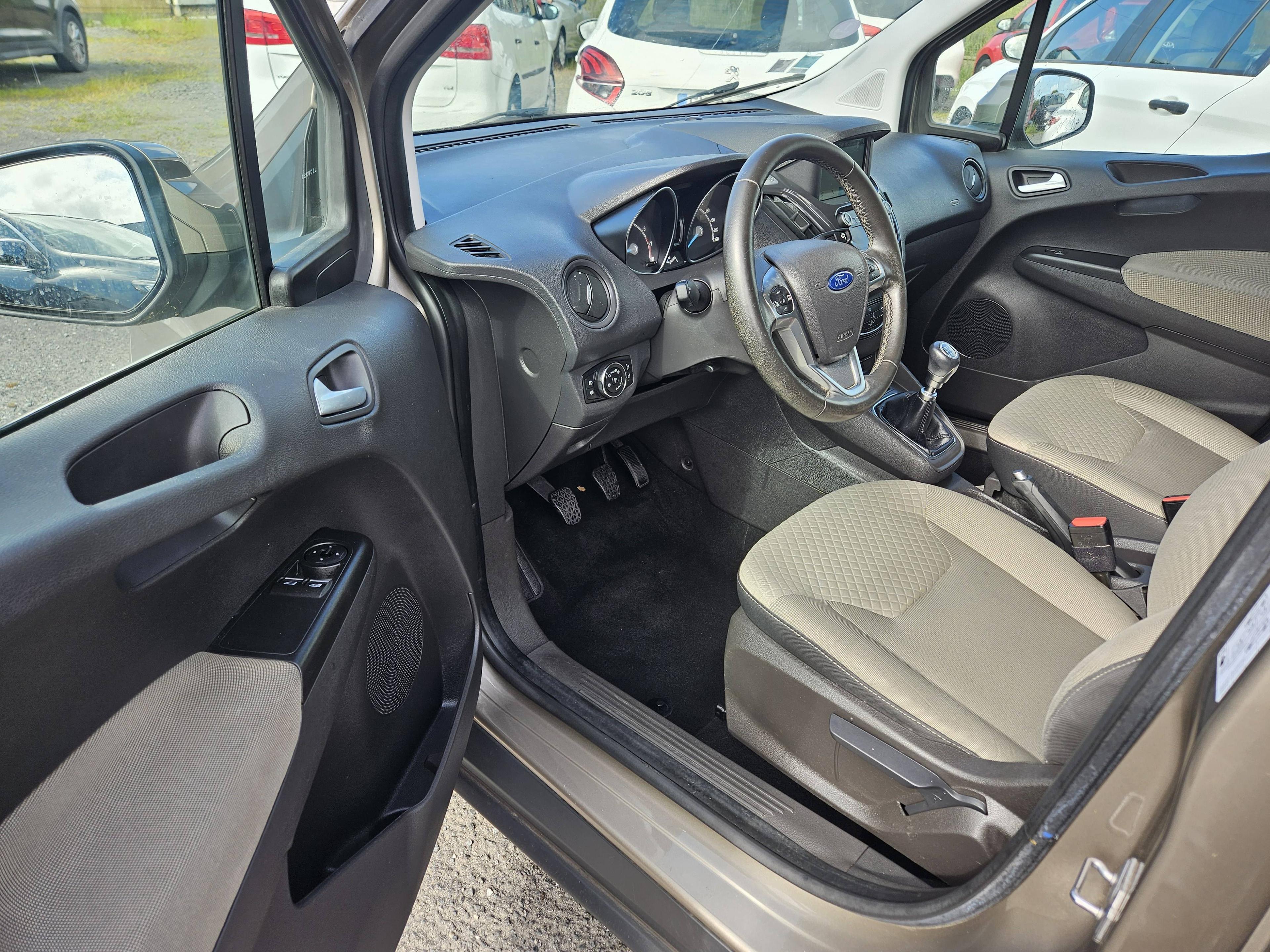 FORD TOURNÉO COURIER