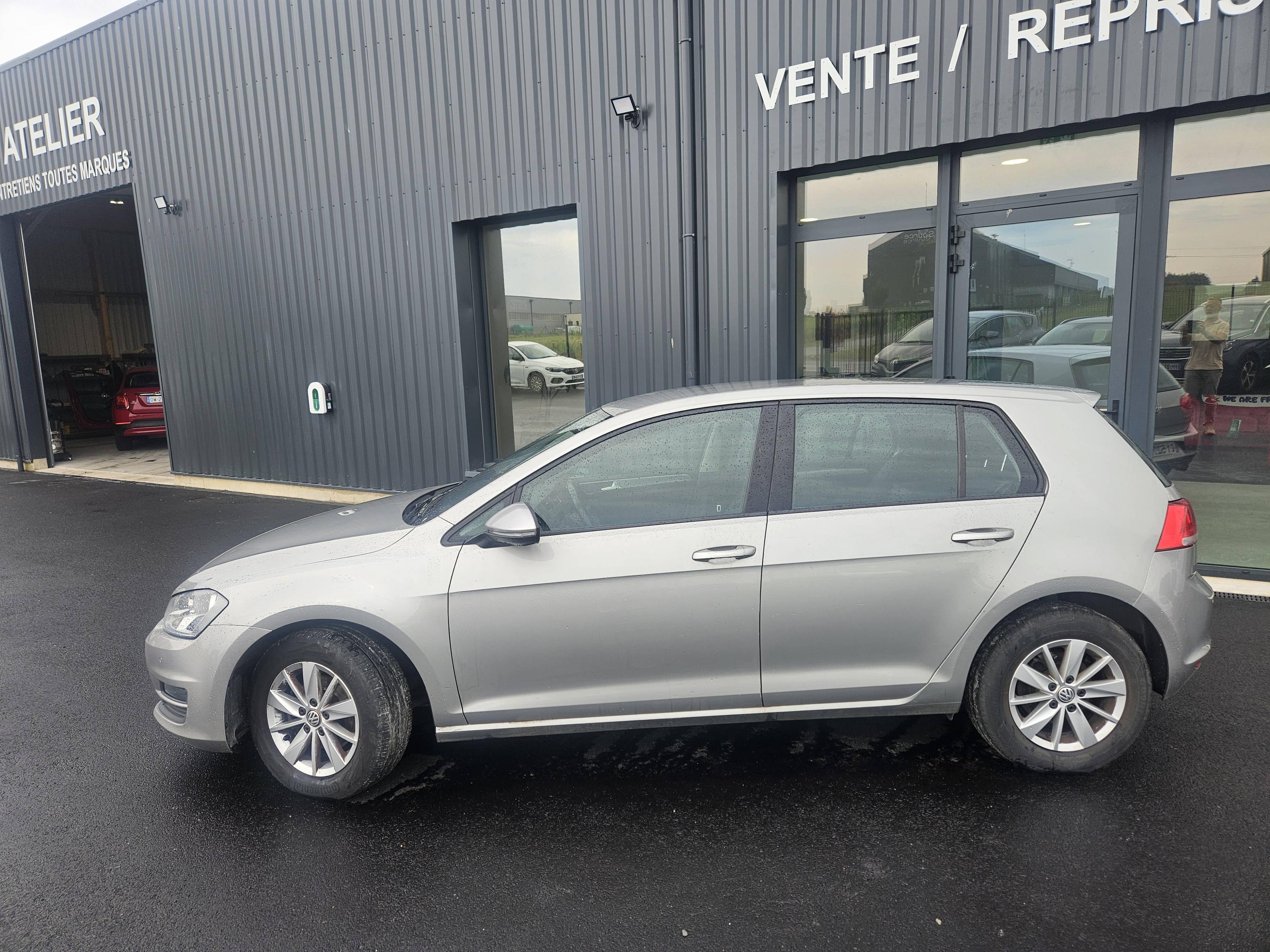 VOLKSWAGEN GOLF