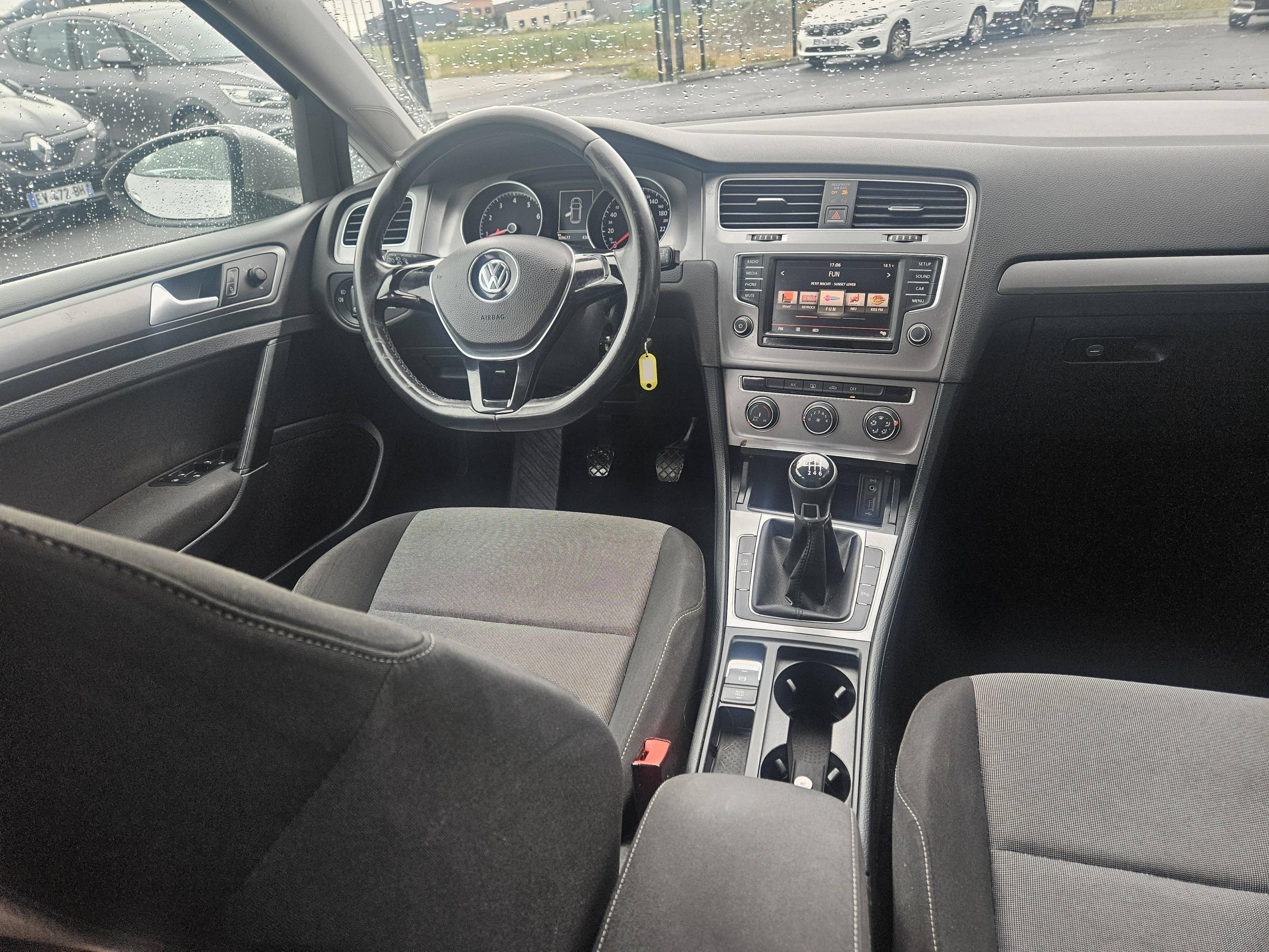VOLKSWAGEN GOLF